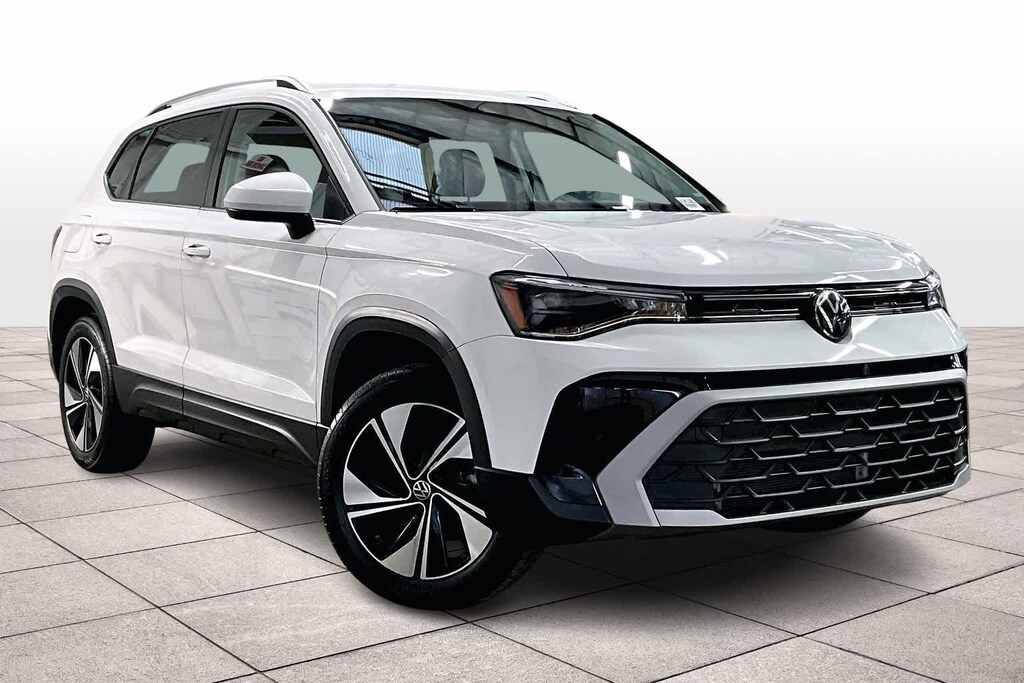 Used 2025 Volkswagen Taos SE 4MOTION