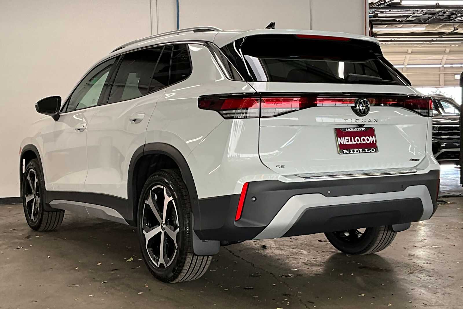 2026 Volkswagen Tiguan SE photo 3