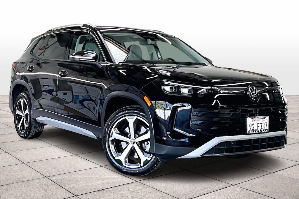 Used 2025 Volkswagen Tiguan SE