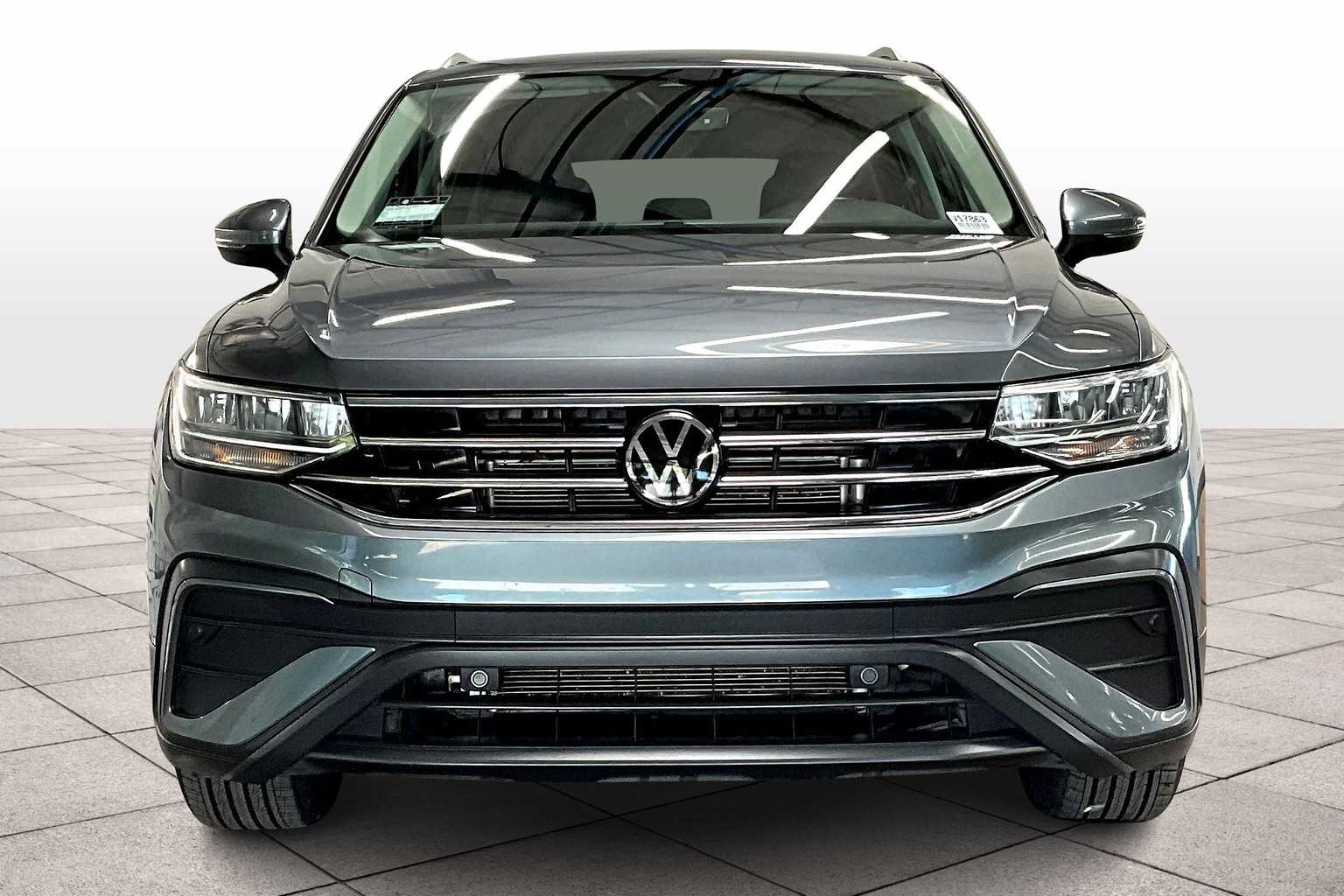 2022 Volkswagen Tiguan SE photo 3
