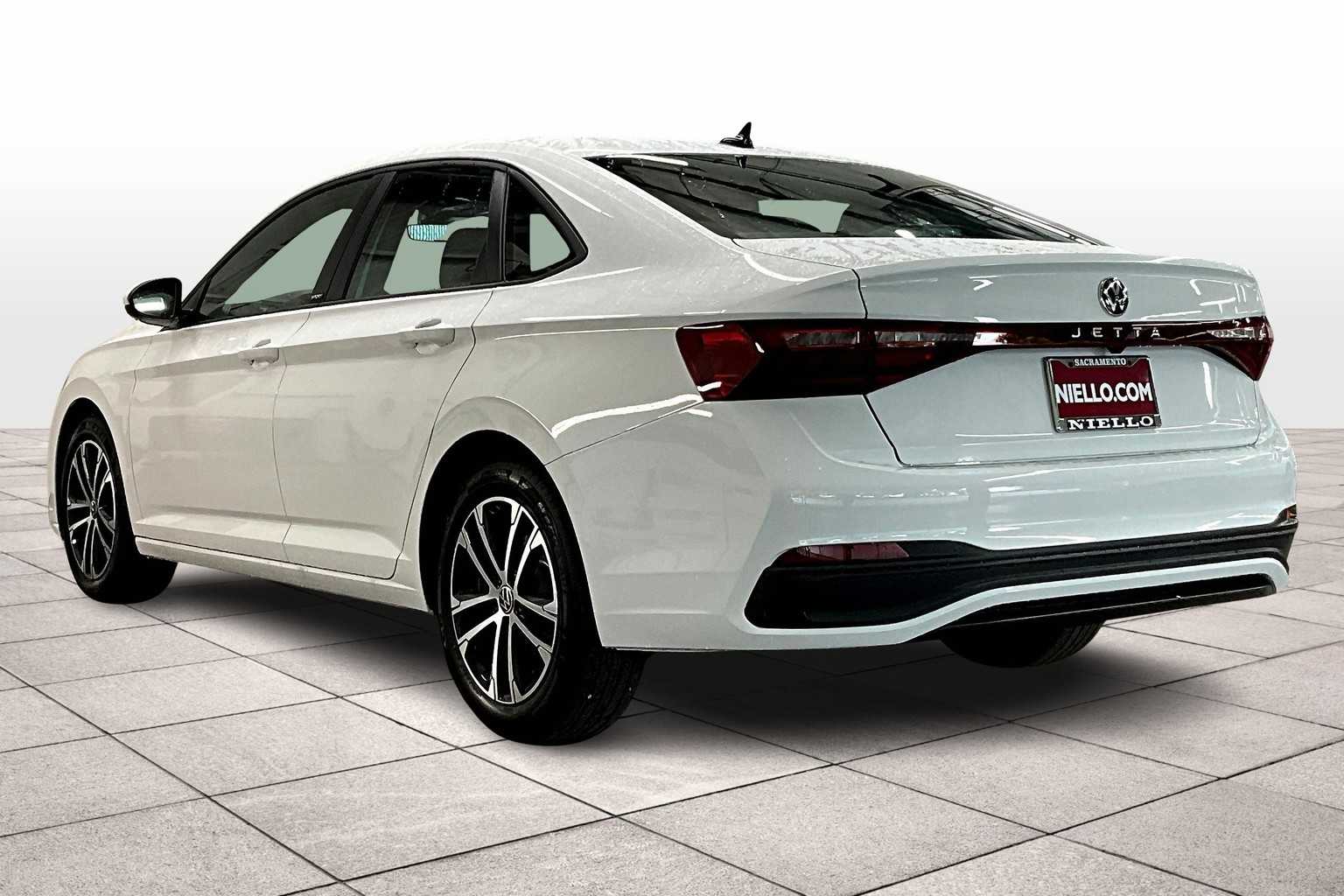 2026 Volkswagen Jetta Sport photo 2
