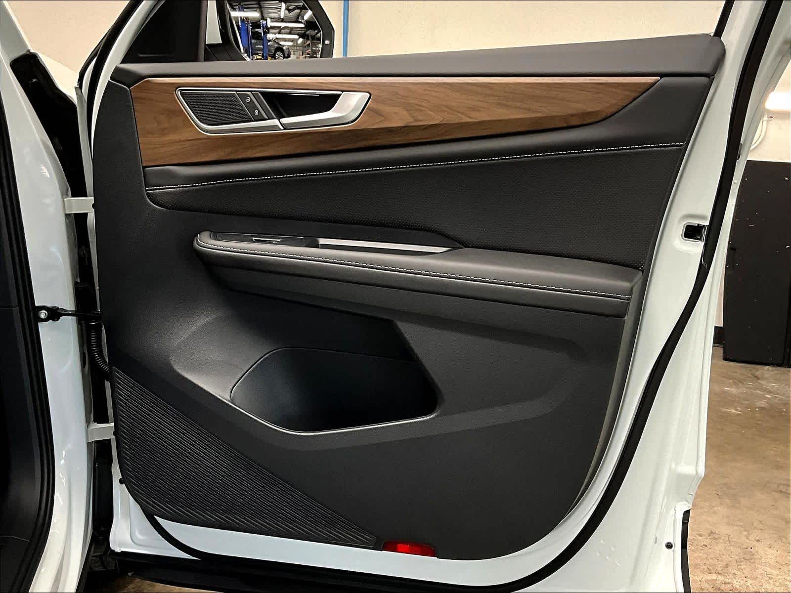 2026 Volkswagen Atlas SE - Photo 29