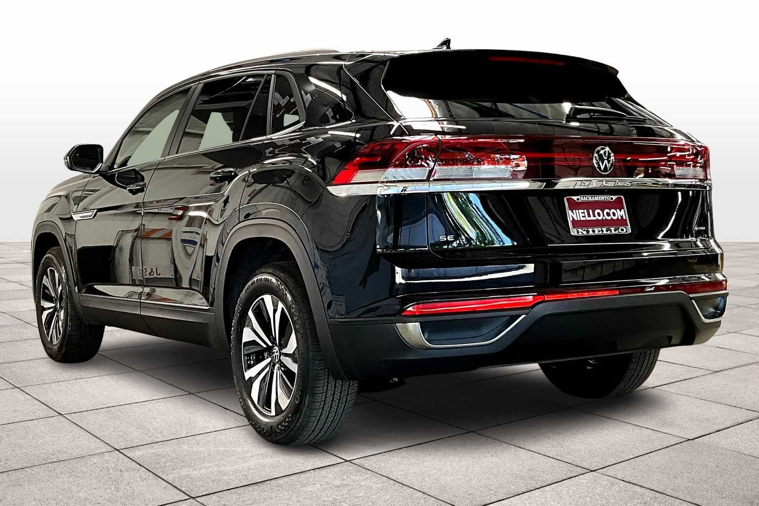 2025 Volkswagen Atlas Cross Sport SE photo 3