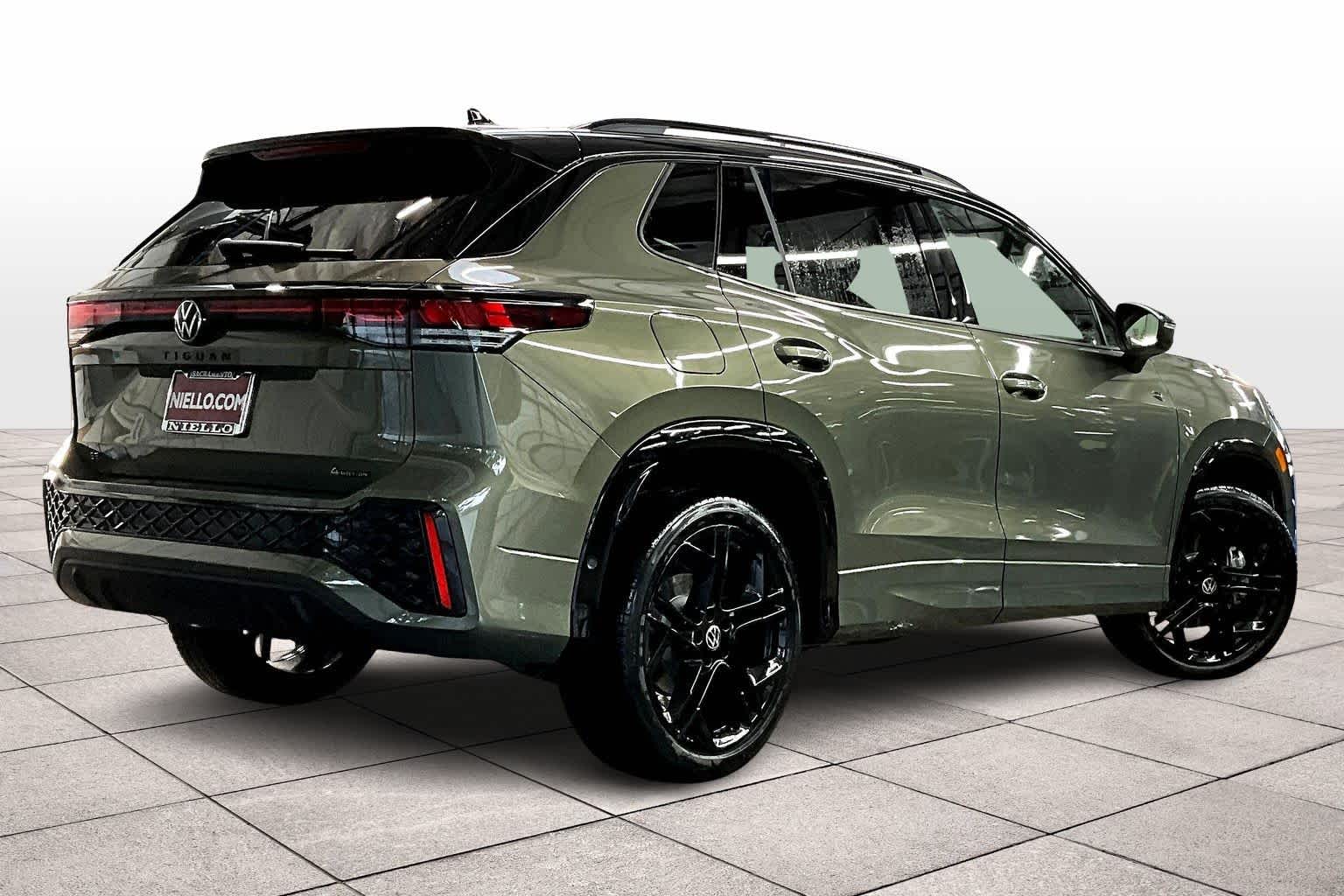 2026 Volkswagen Tiguan SE R-Line Black photo 4