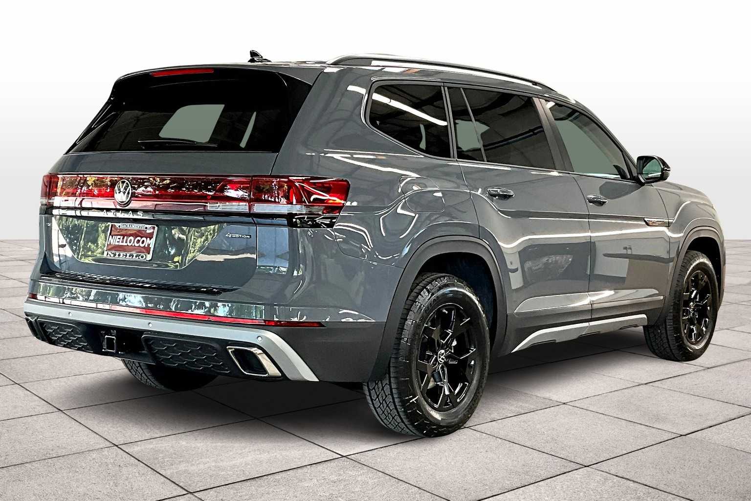 2026 Volkswagen Atlas Peak Edition SE photo 4