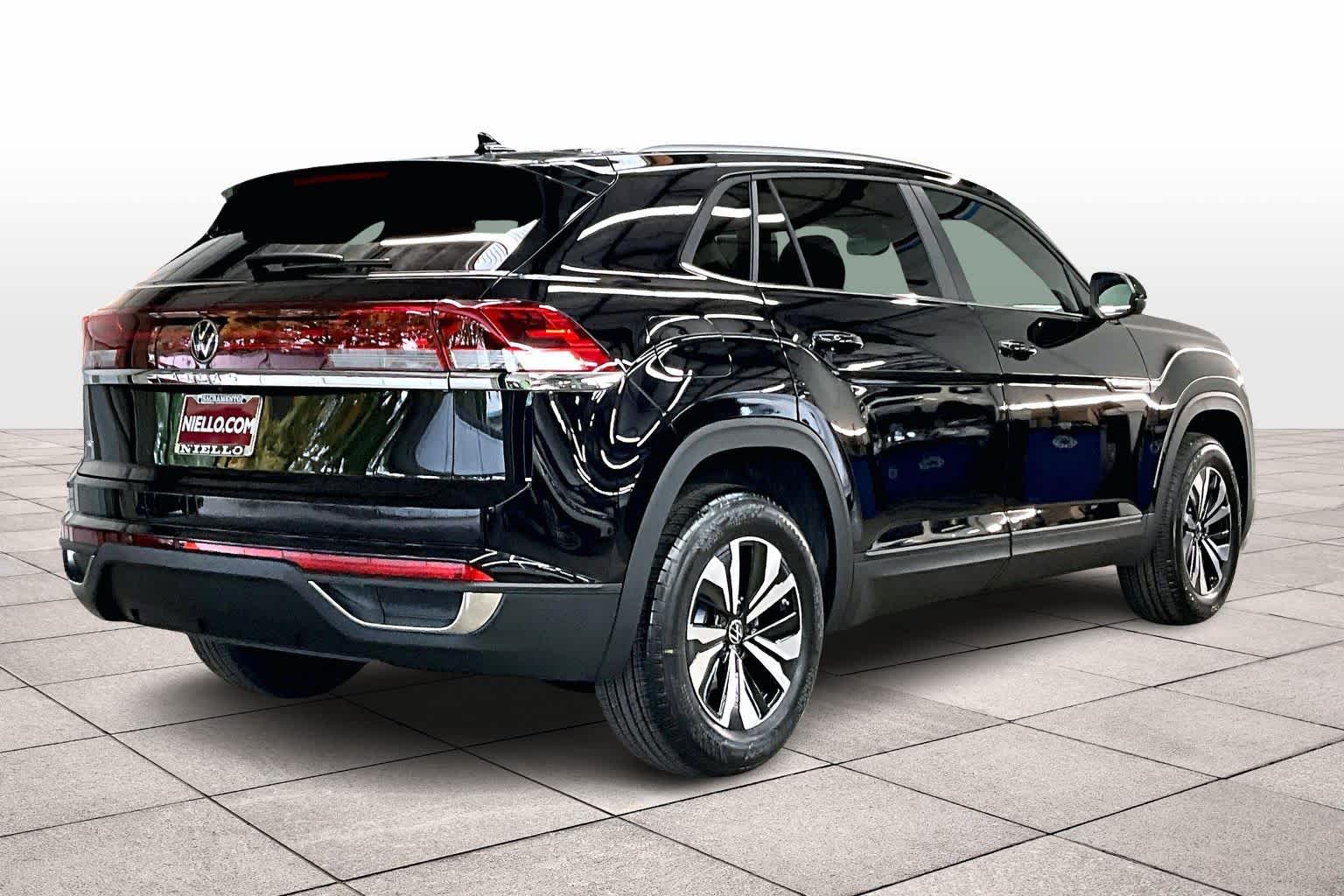 2026 Volkswagen Atlas Cross Sport SE photo 3
