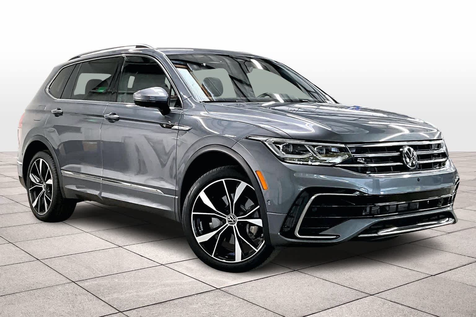 2024 Volkswagen Tiguan SEL R-Line Black photo 2