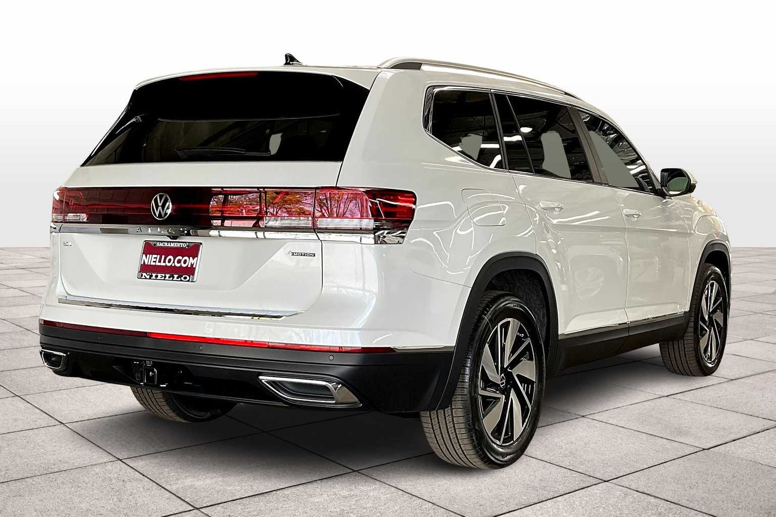 2025 Volkswagen Atlas SEL photo 4