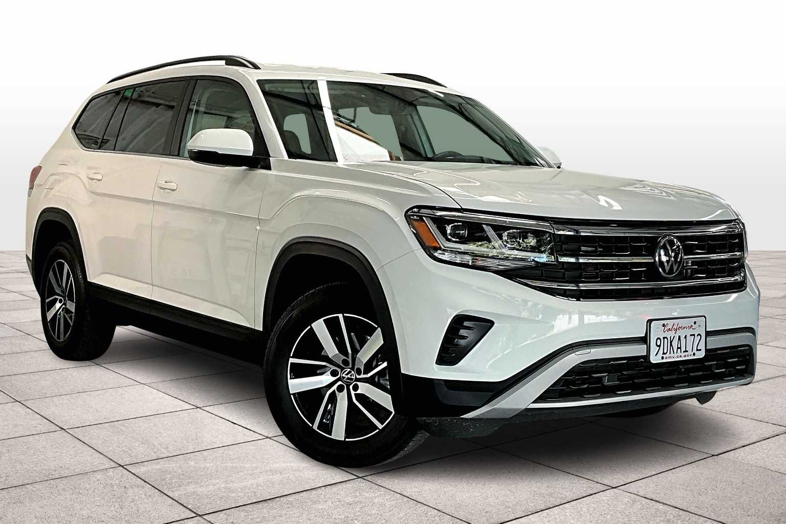 2023 Volkswagen Atlas SE photo 2
