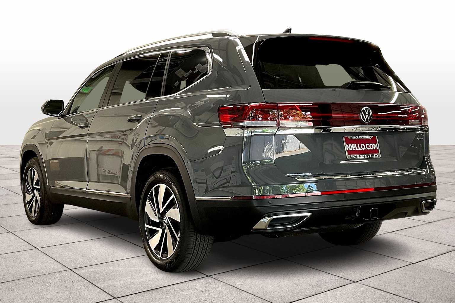 2025 Volkswagen Atlas SEL photo 3