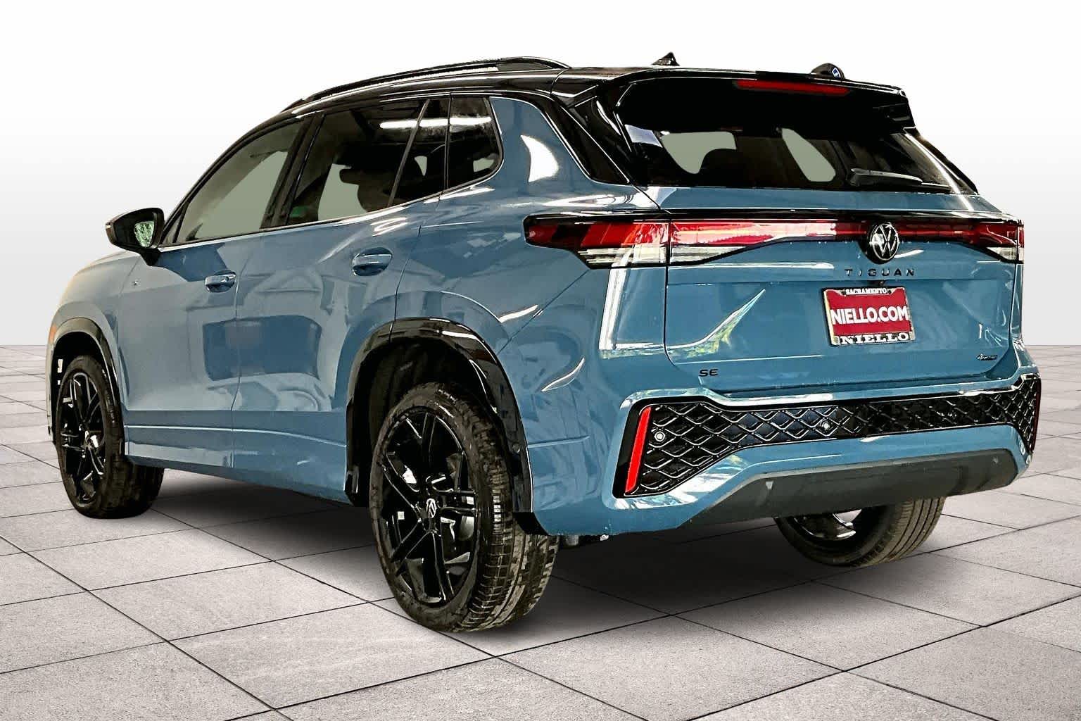 2026 Volkswagen Tiguan SE R-Line Black photo 2