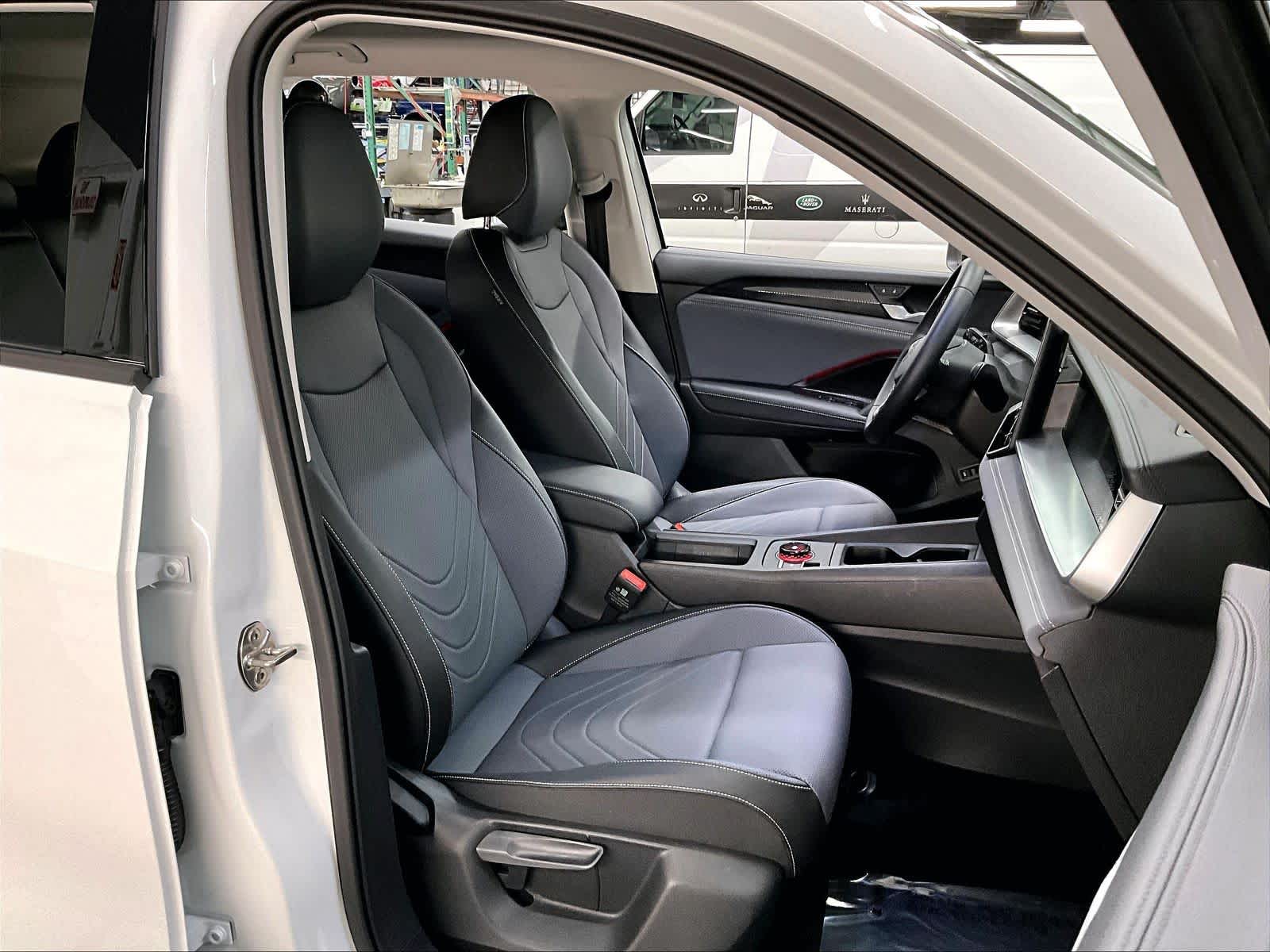 2025 Volkswagen Tiguan SE photo 3