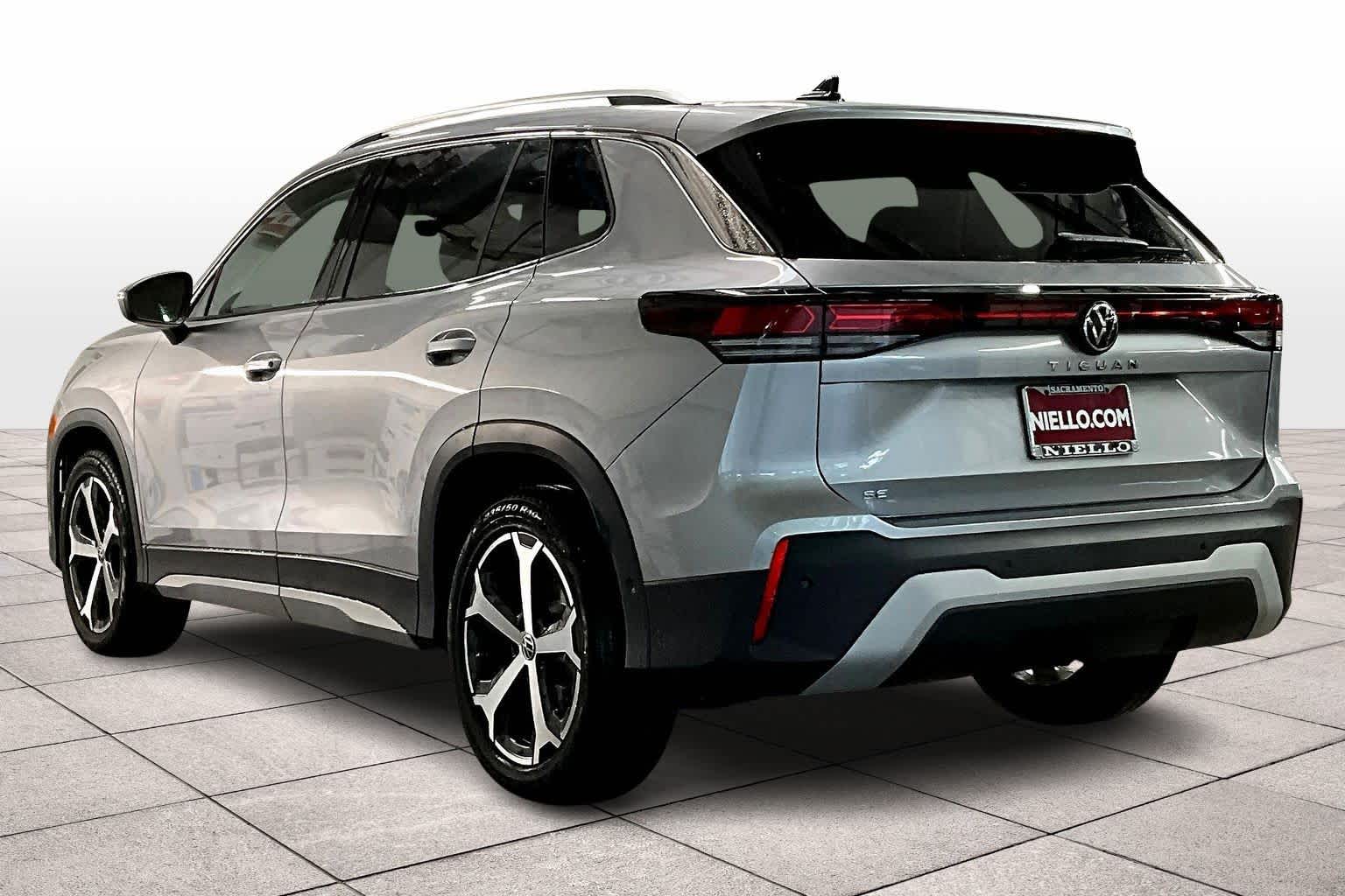 2026 Volkswagen Tiguan SE photo 2