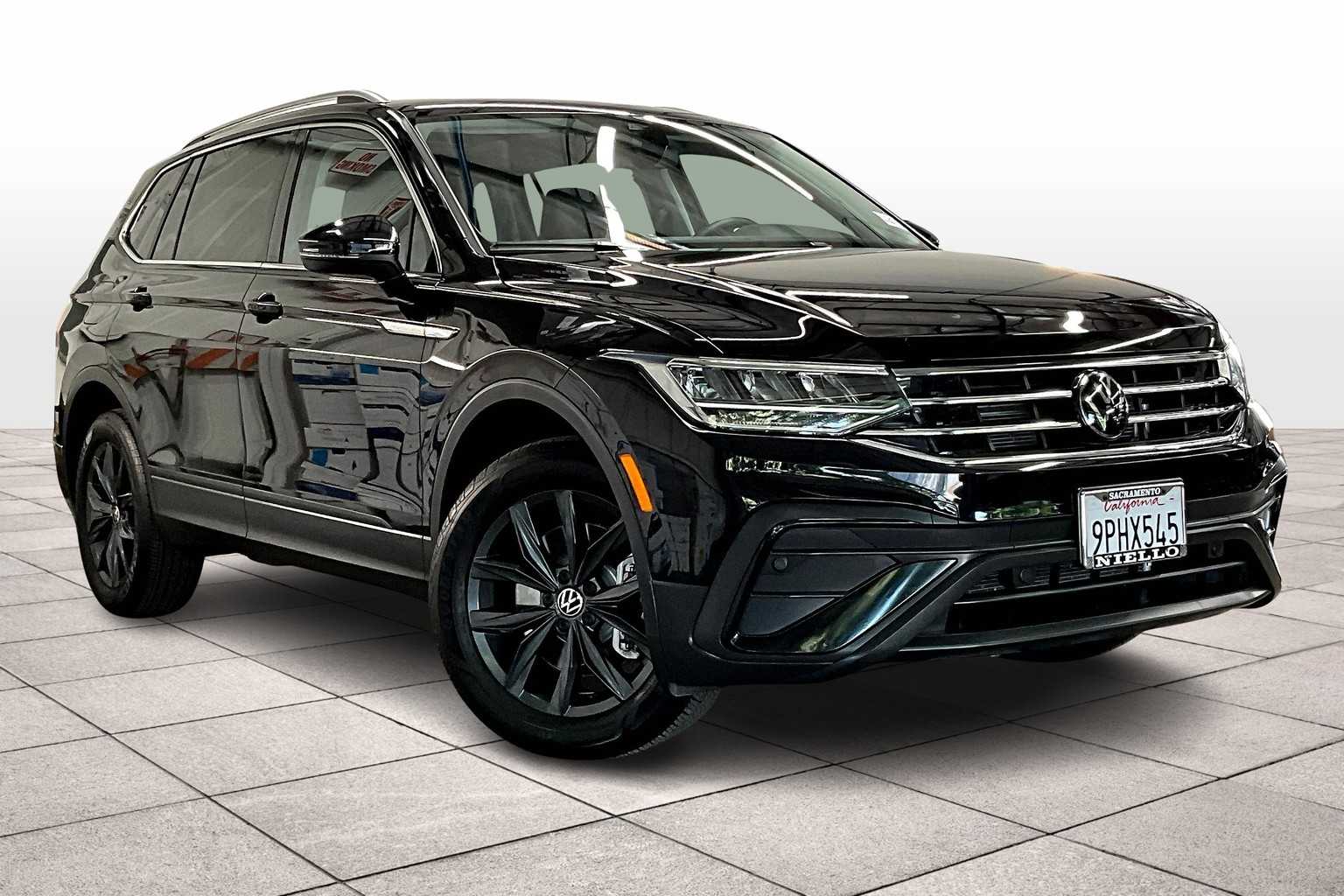 2024 Volkswagen Tiguan SE Wolfsburg Edition photo 2