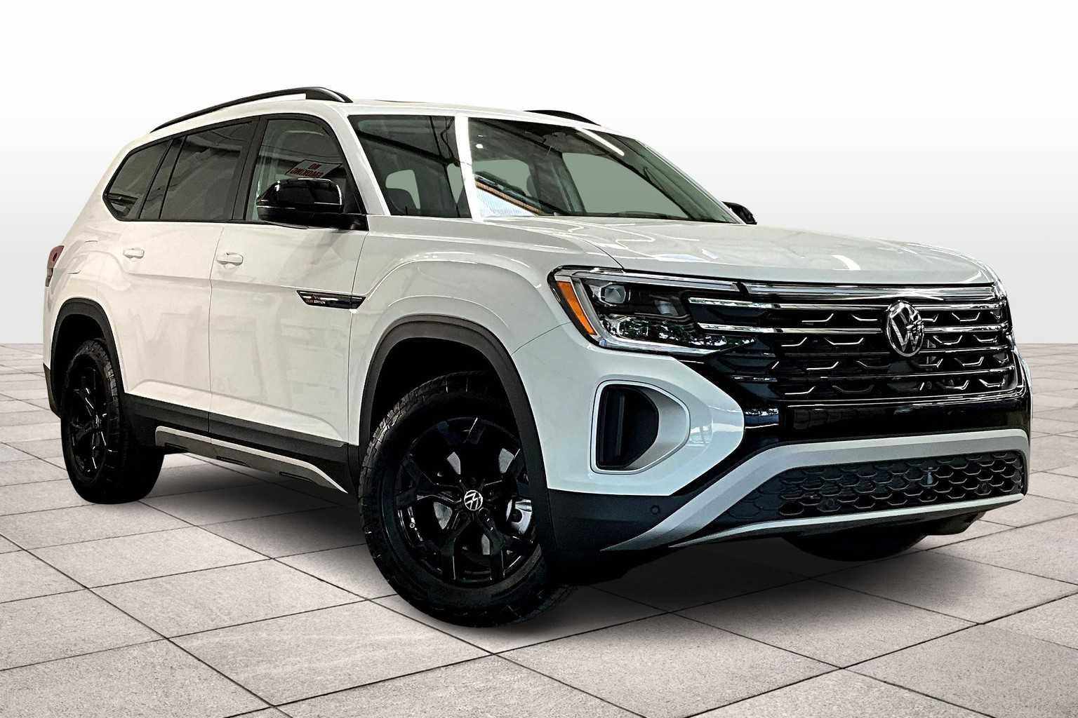 2025 Volkswagen Atlas SE Technology Peak Edition photo 2