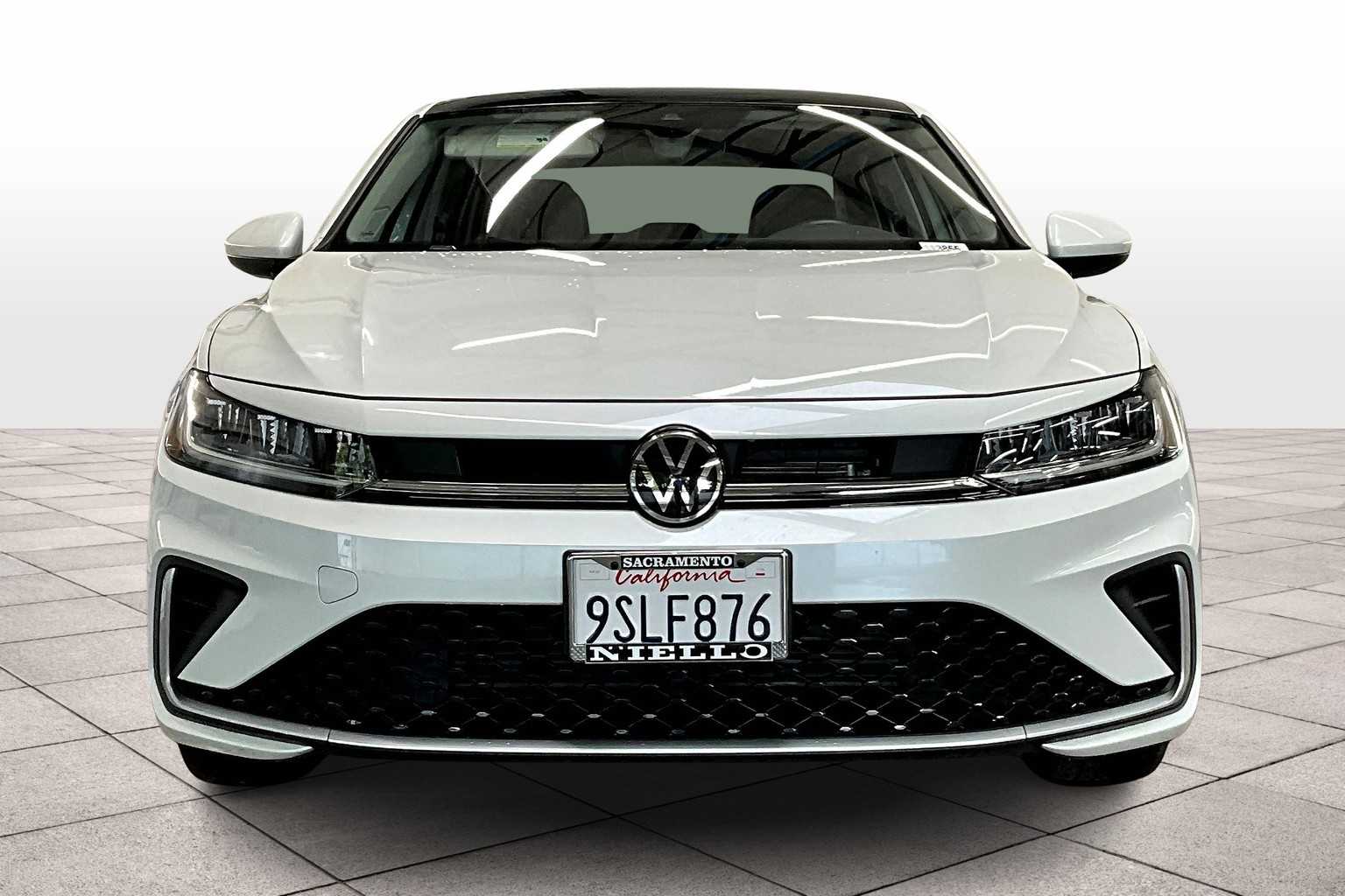 2025 Volkswagen Jetta SE photo 3