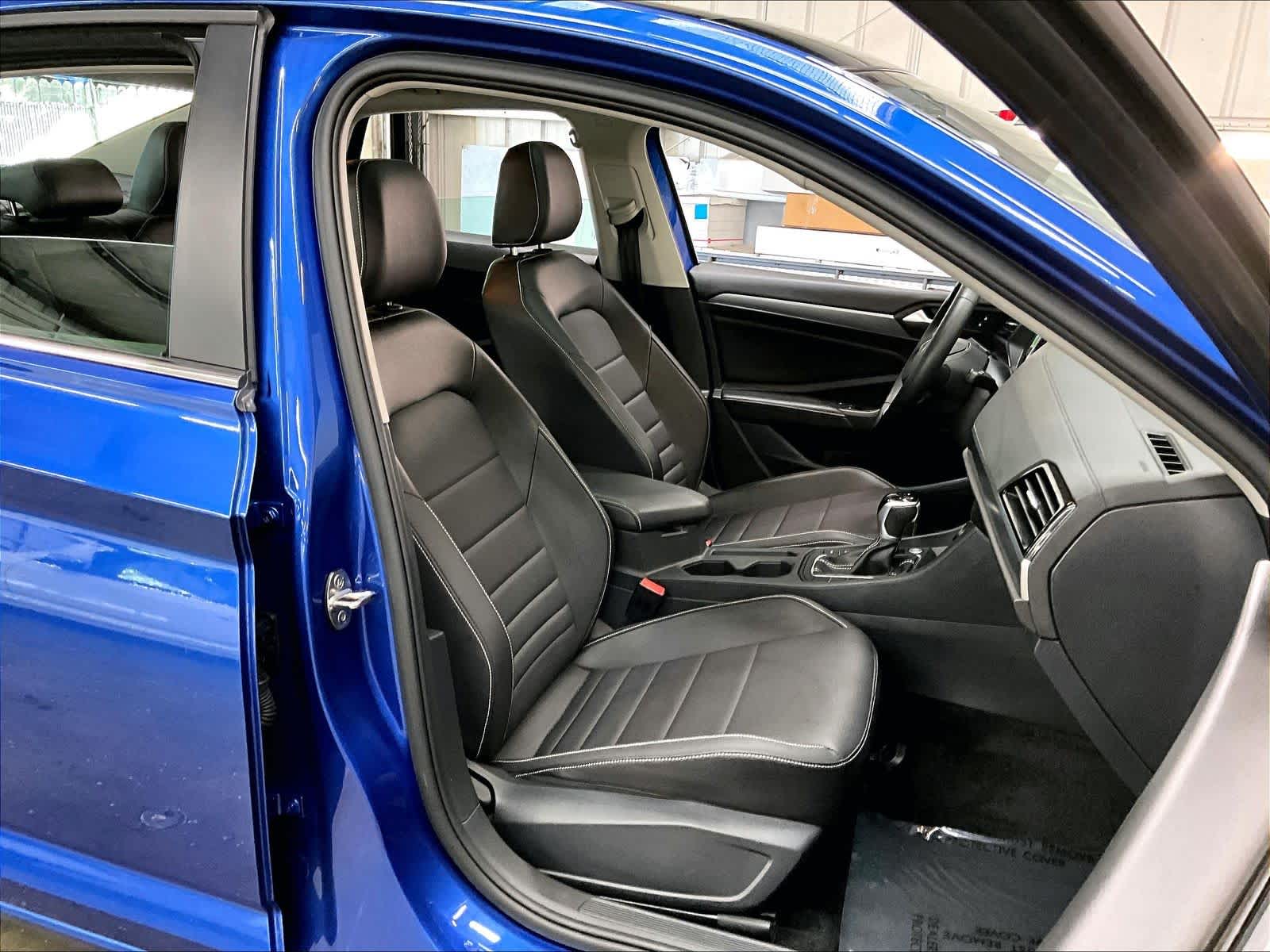 2024 Volkswagen Jetta SE photo 3