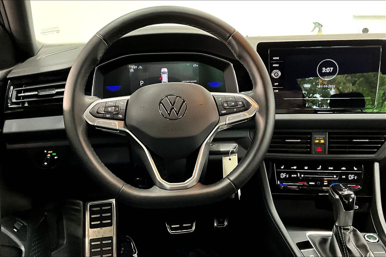 2025 Volkswagen Jetta Sport photo 3