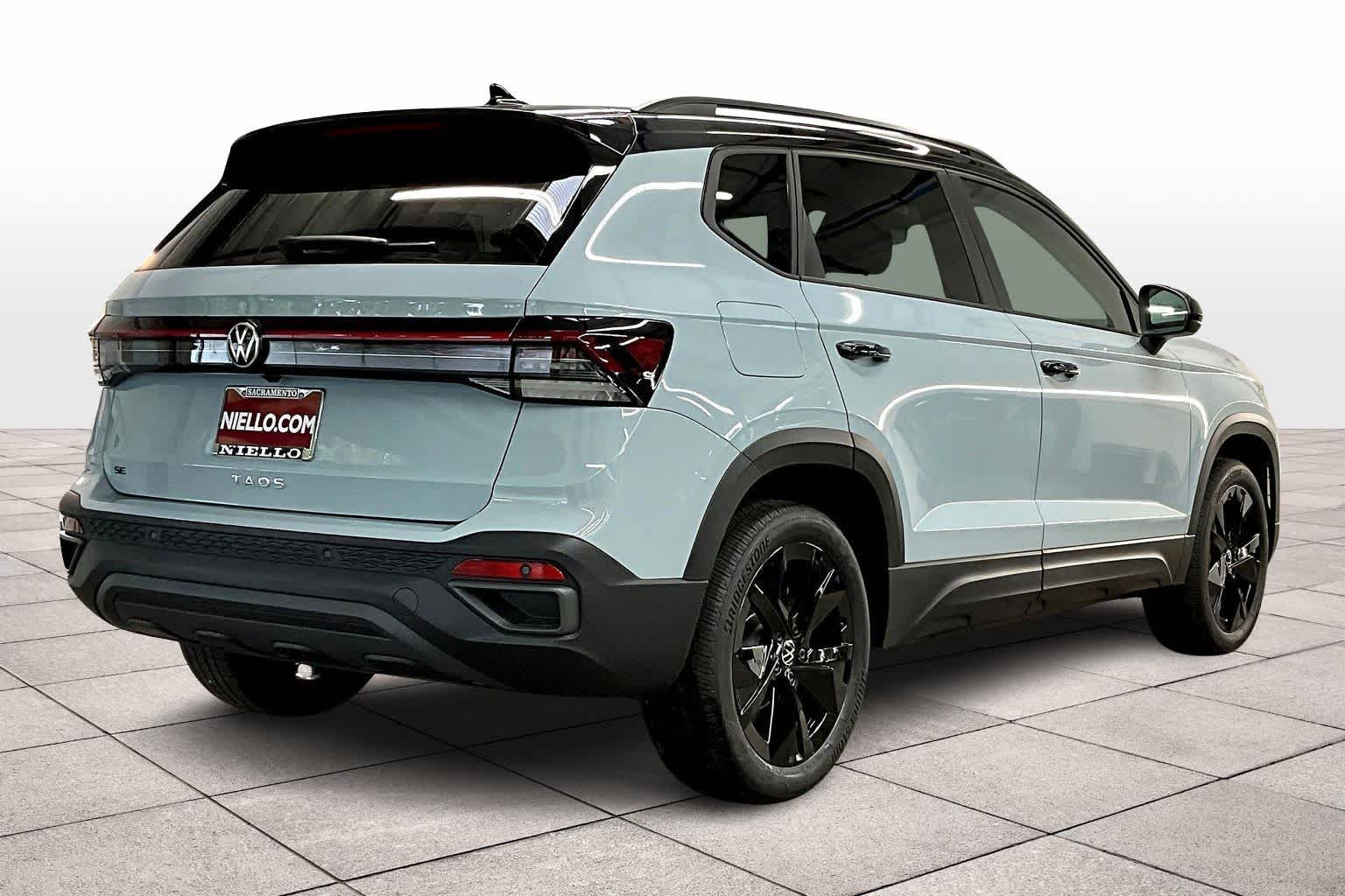 2026 Volkswagen Taos SE photo 4