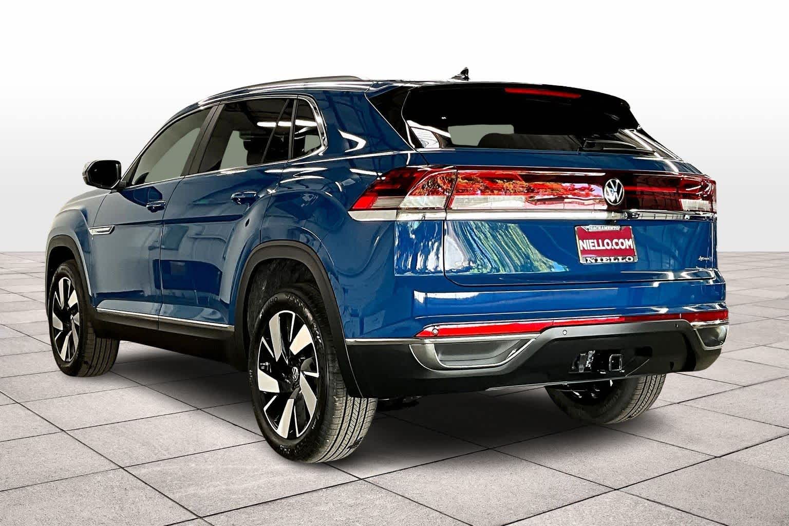 2026 Volkswagen Atlas Cross Sport SEL photo 2