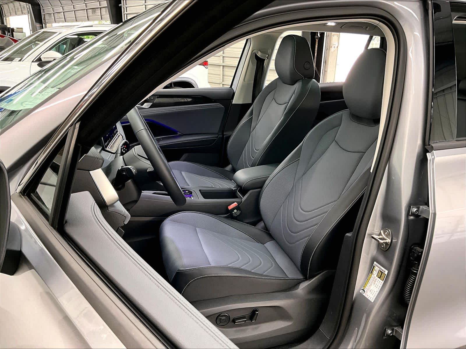 2026 Volkswagen Tiguan SE - Photo 11