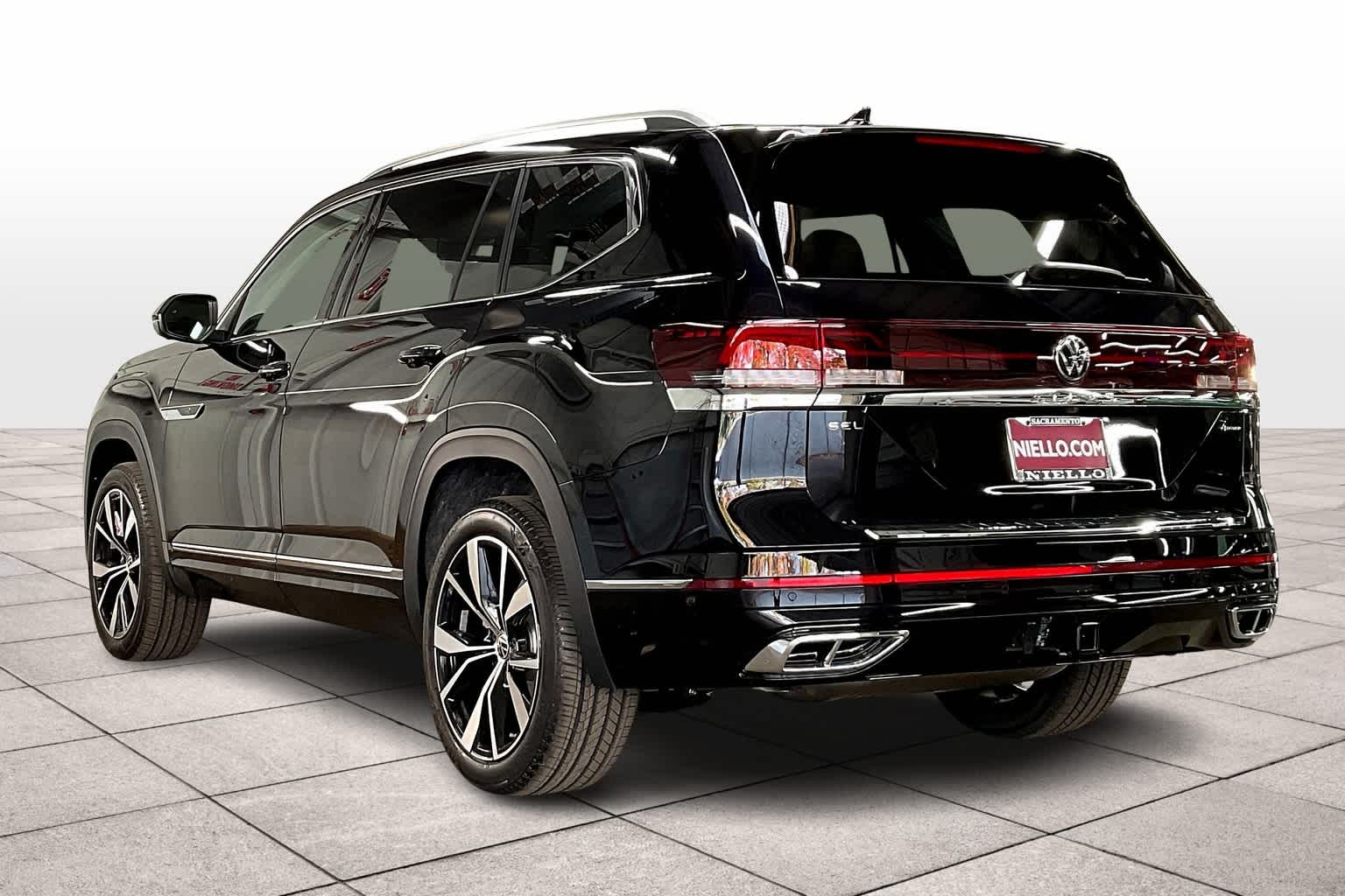 2025 Volkswagen Atlas SEL Premium R-Line photo 3