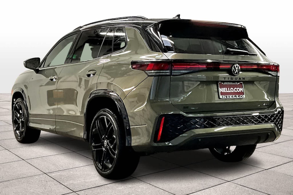 New 2026 Volkswagen Tiguan SE R-Line FWD 2.0T FWD