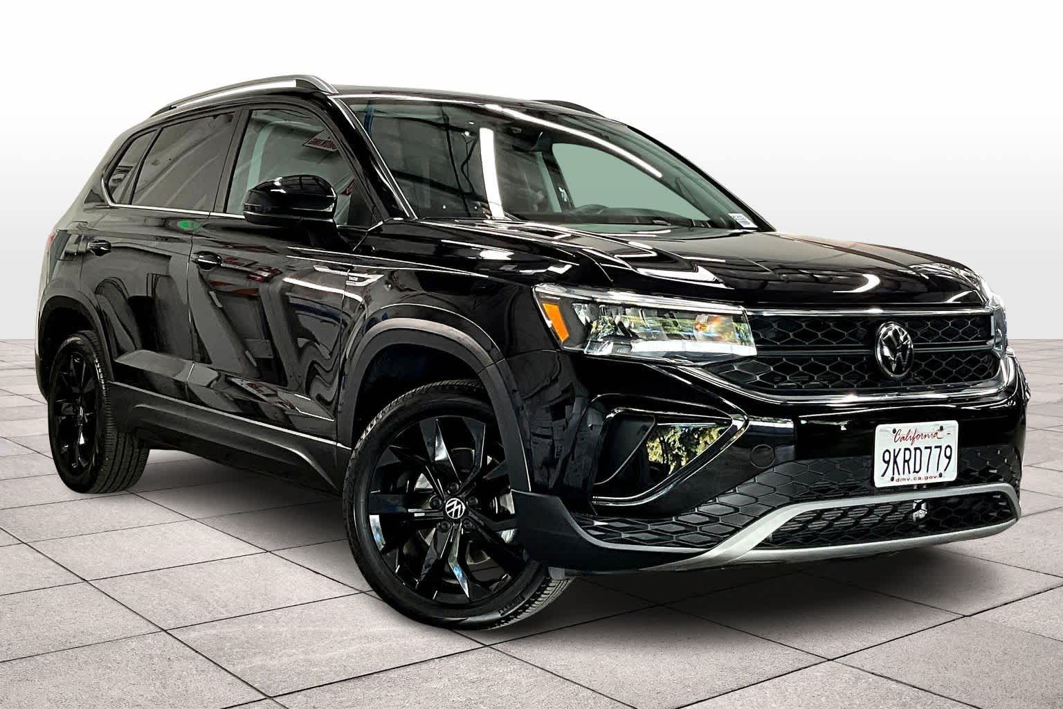 2024 Volkswagen Taos SE photo 2