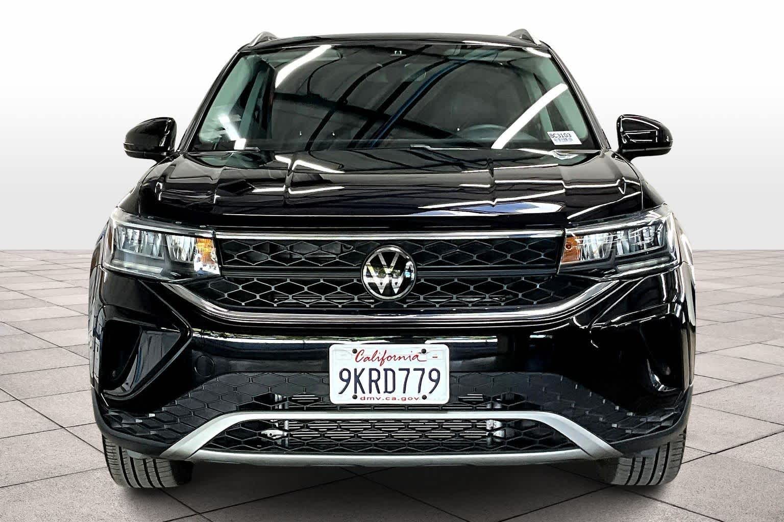 2024 Volkswagen Taos SE photo 3