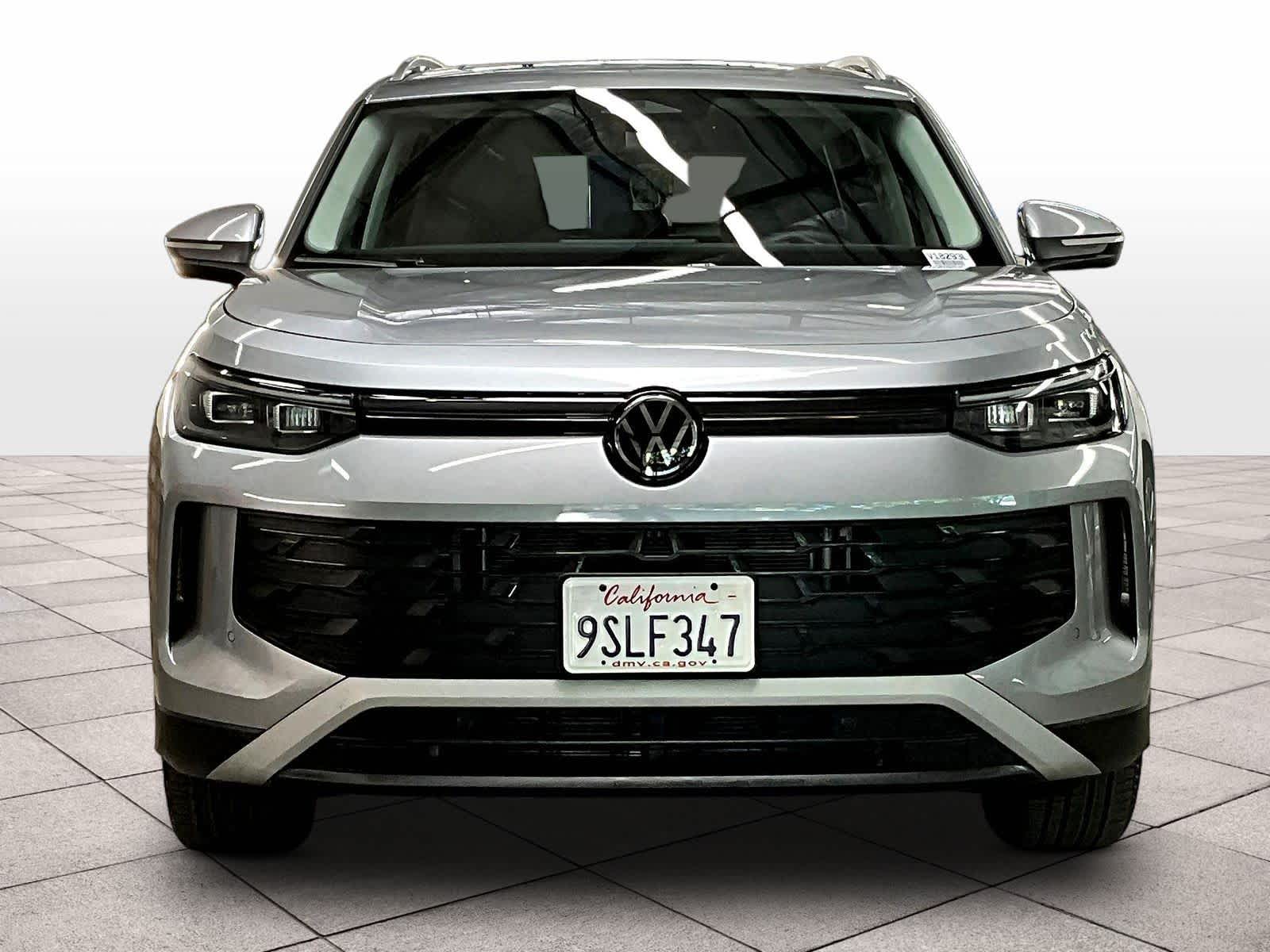 2025 Volkswagen Tiguan SE photo 2