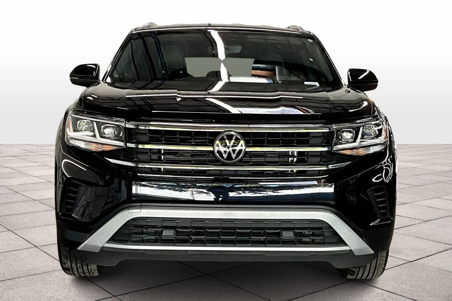 2023 Volkswagen Atlas Cross Sport SE photo 2