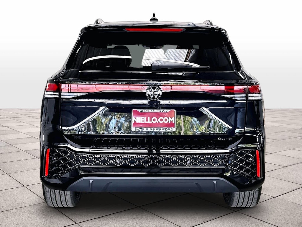 New 2026 Volkswagen Tiguan SE R-Line Black 4MOTION