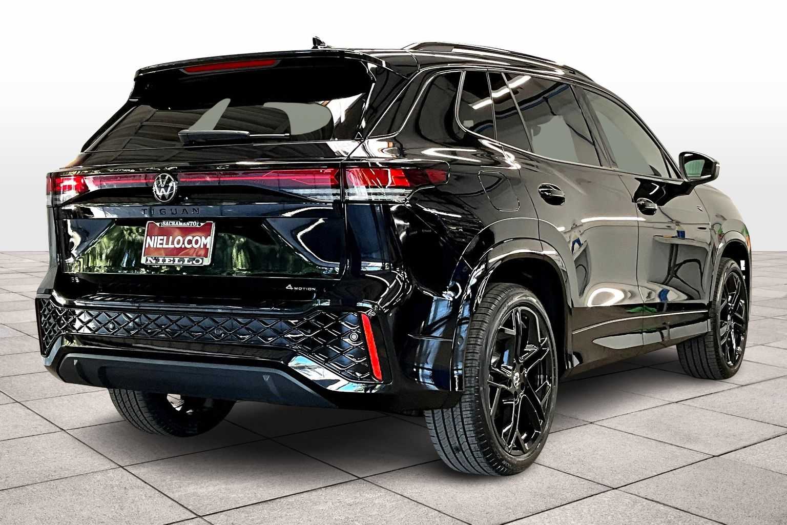 2025 Volkswagen Tiguan SE R-Line Black photo 4