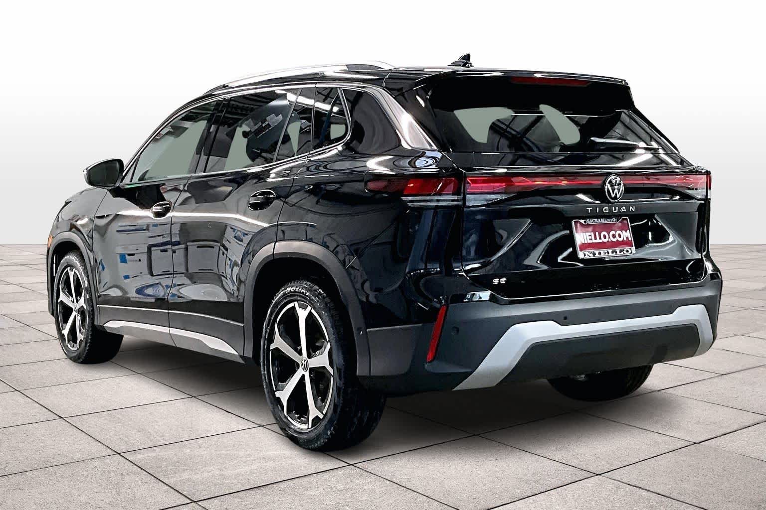 2026 Volkswagen Tiguan SE photo 3