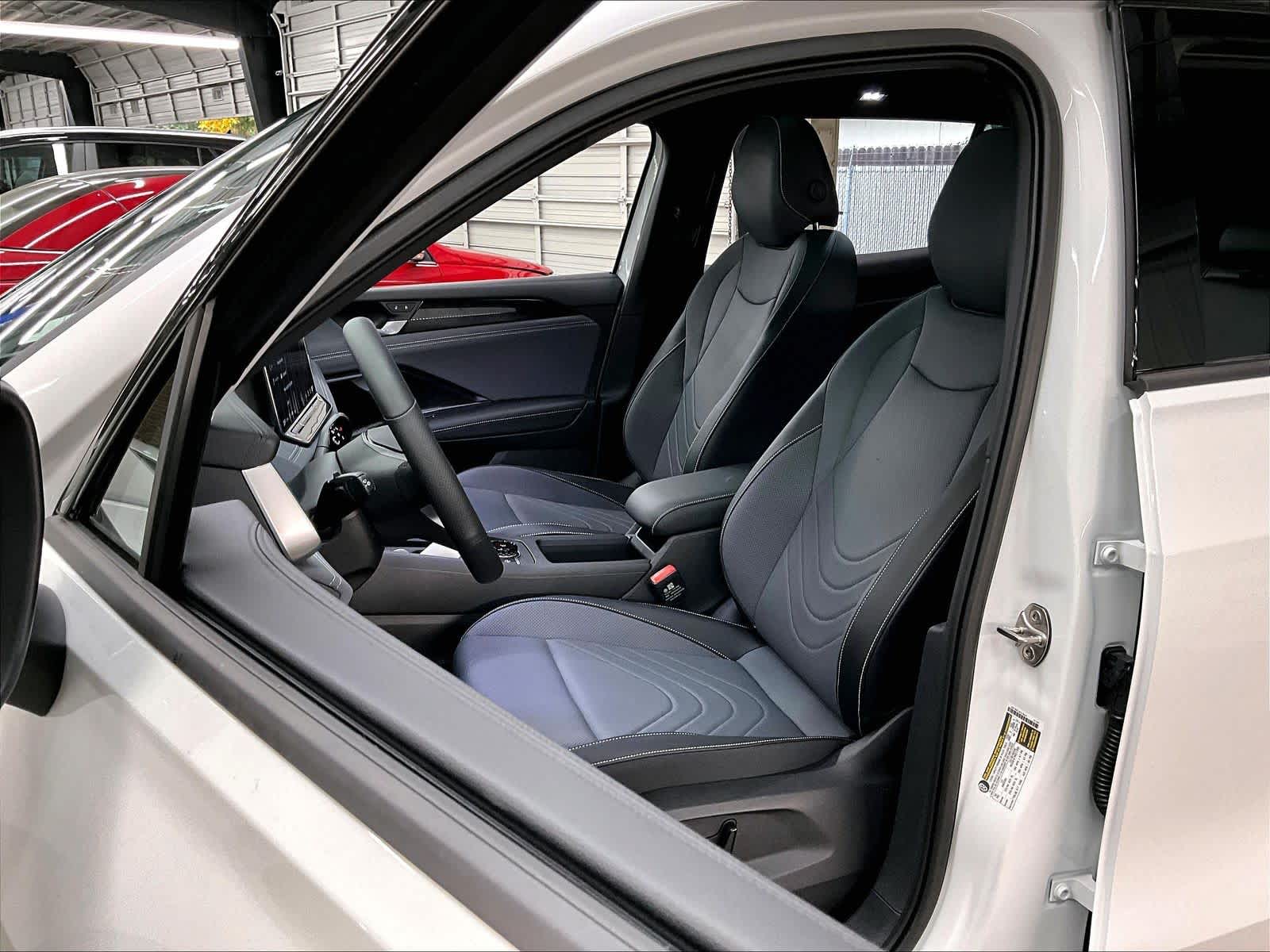 2026 Volkswagen Tiguan SE R-LINE BLACK - Photo 11