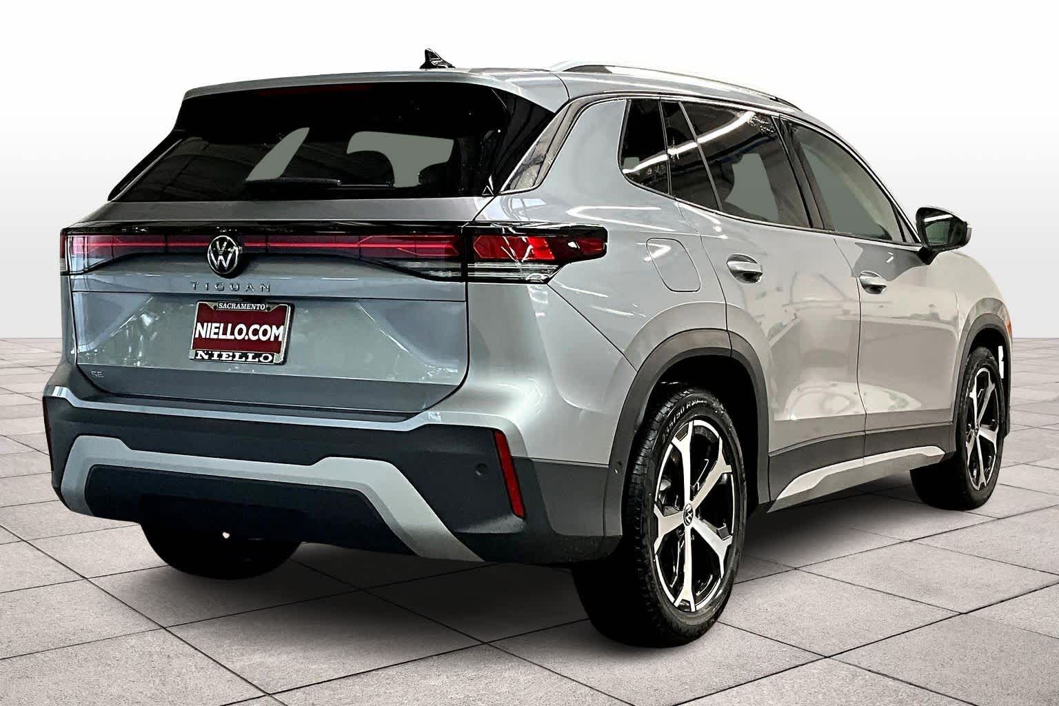 2026 Volkswagen Tiguan SE photo 3