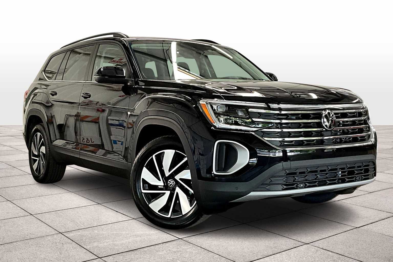 2025 Volkswagen Atlas SE Technology photo 2