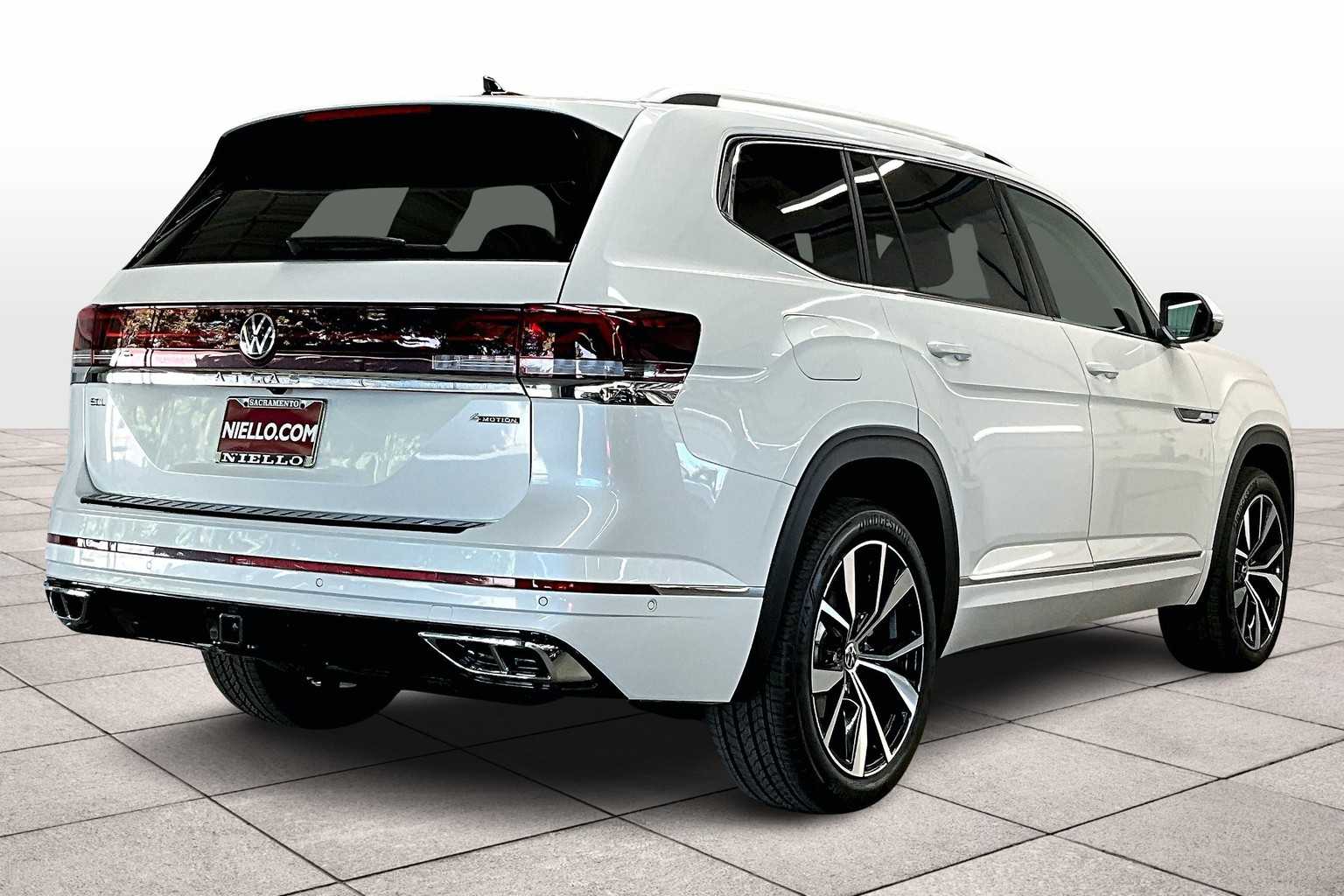 2026 Volkswagen Atlas SEL Premium R-Line photo 3