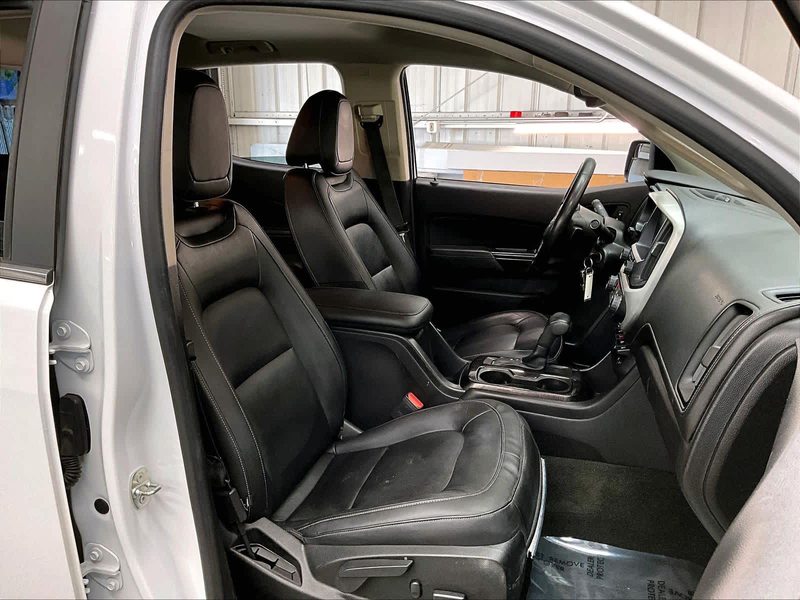 2016 GMC Canyon 4WD SLT Crew Cab 128.3 photo 3