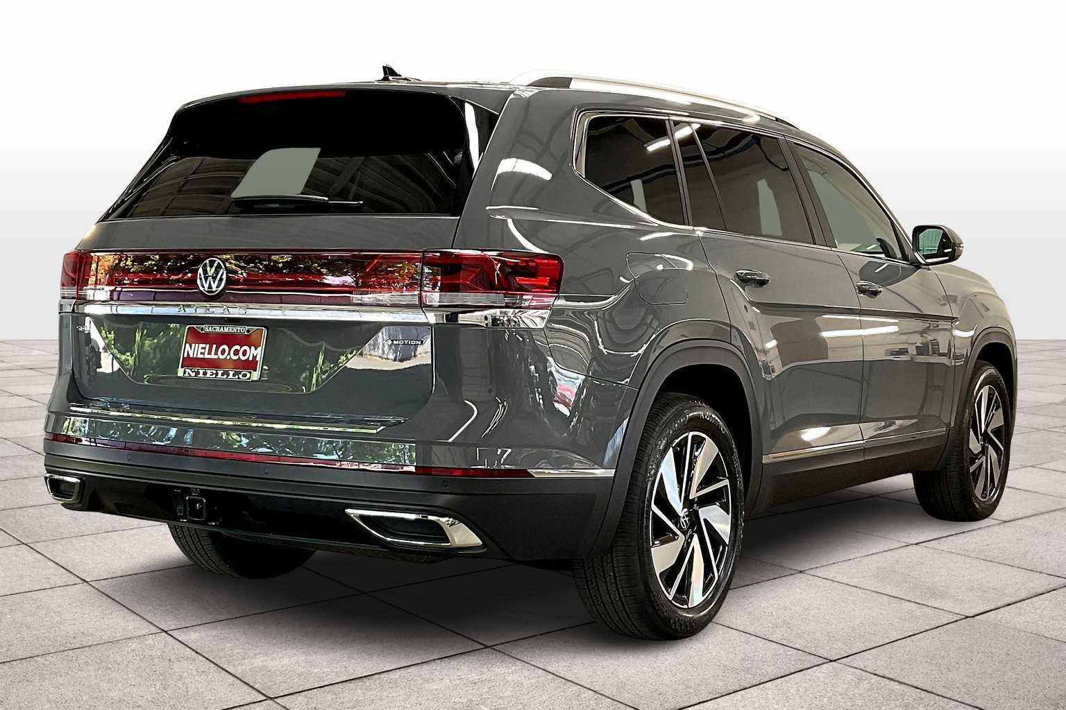 2025 Volkswagen Atlas SEL photo 4