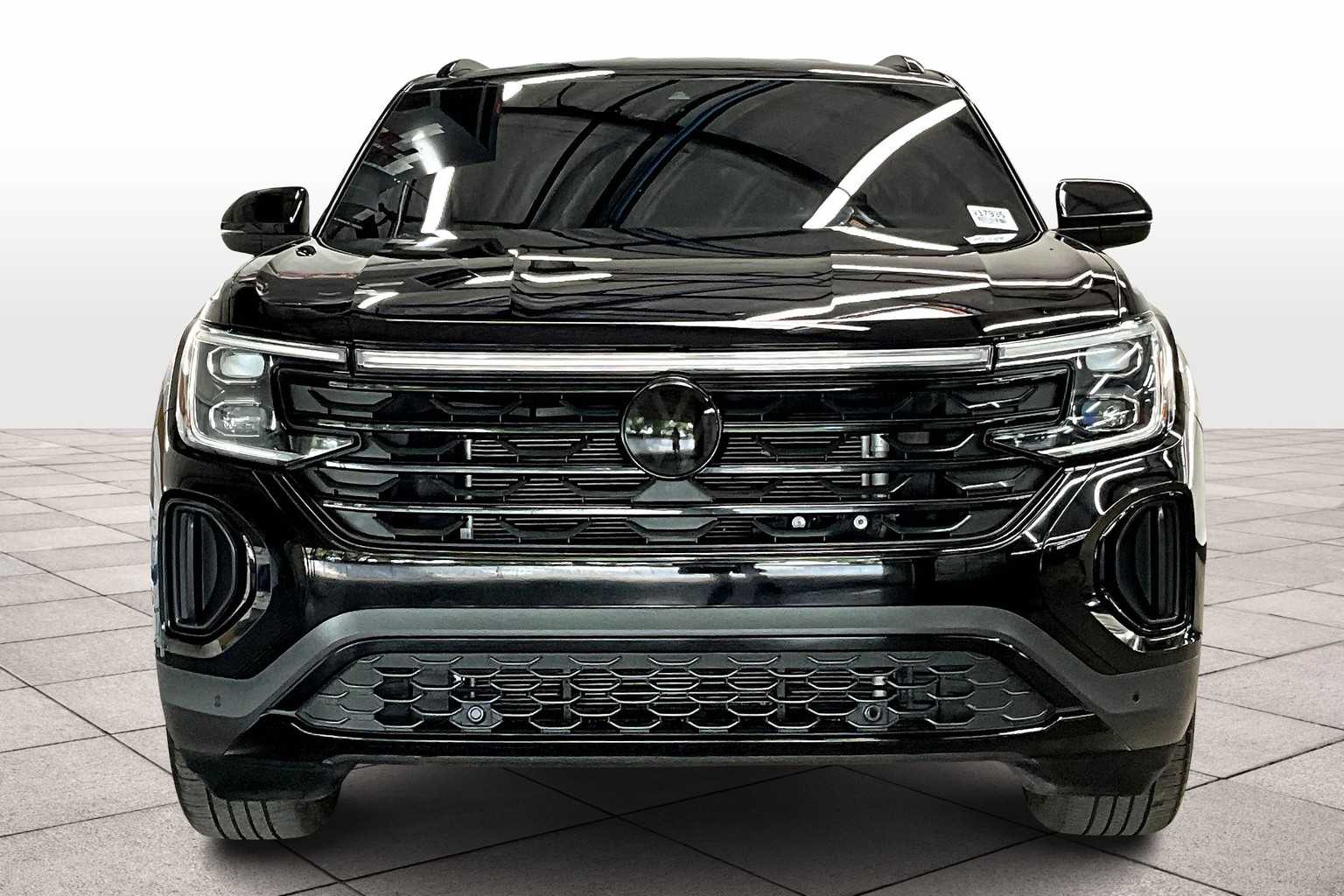 2024 Volkswagen Atlas Cross Sport SE Technology photo 3