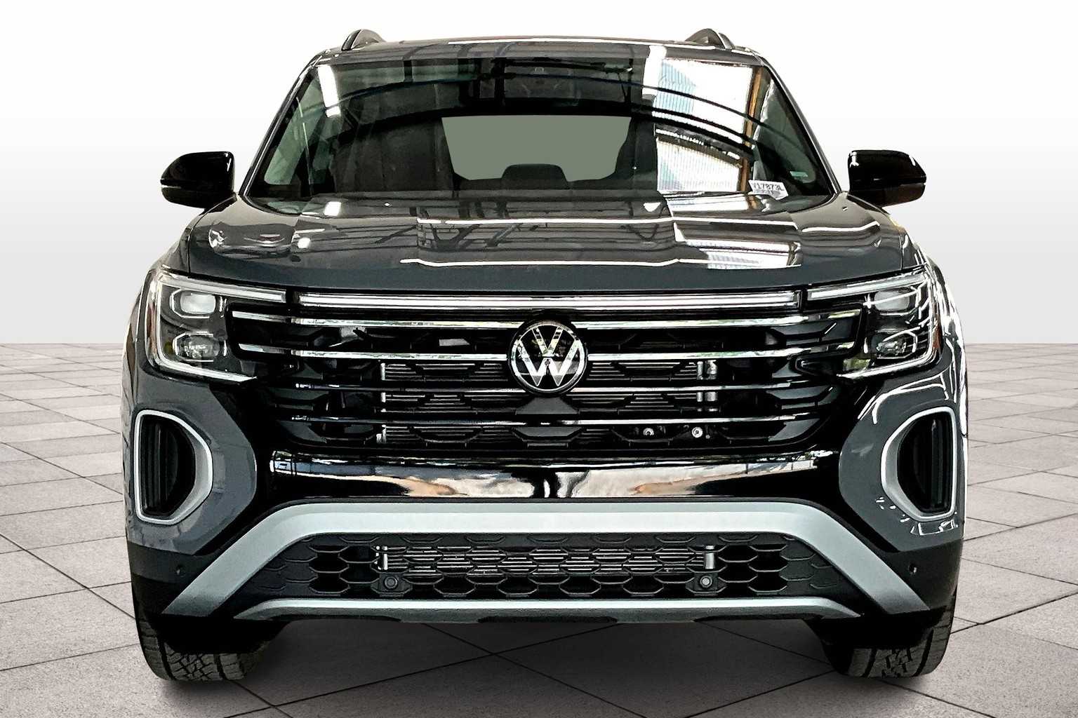 2025 Volkswagen Atlas Peak Edition SE photo 3