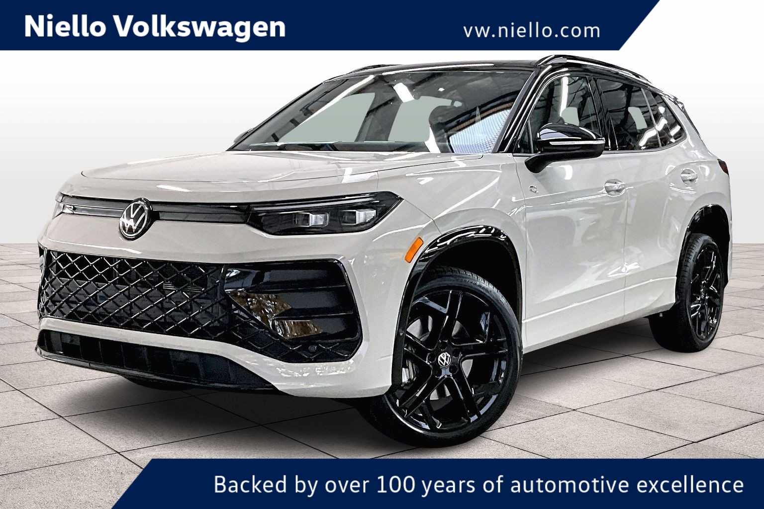 2026 Volkswagen Tiguan SE R-LINE BLACK's photo