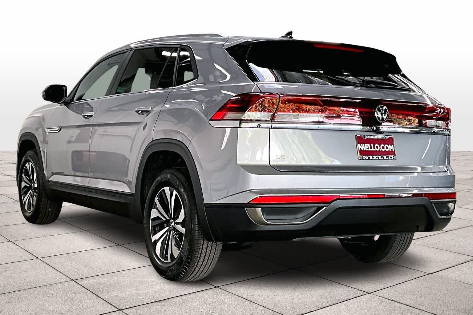 2026 Volkswagen Atlas Cross Sport SE photo 3