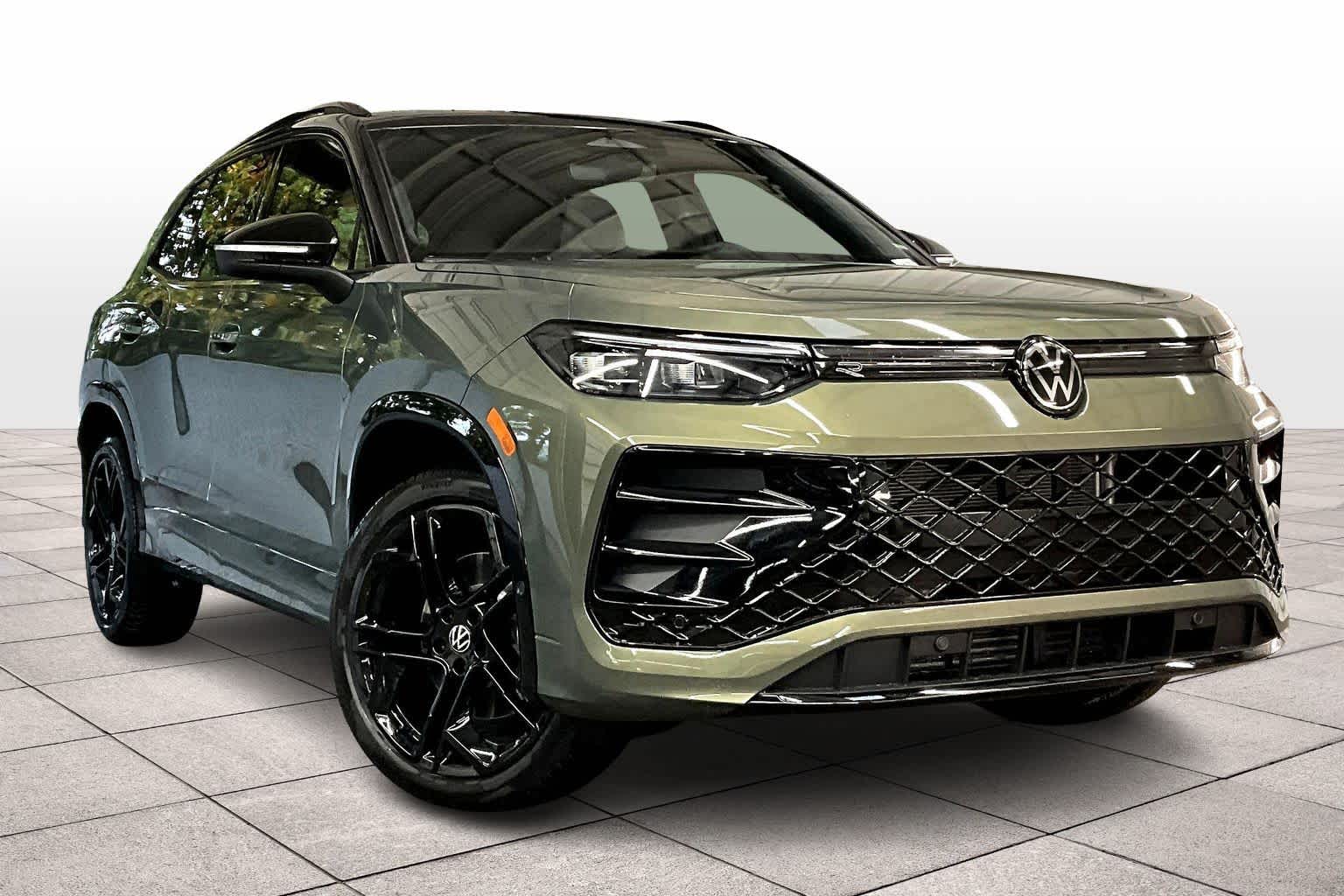 2026 Volkswagen Tiguan SE R-Line Black photo 2