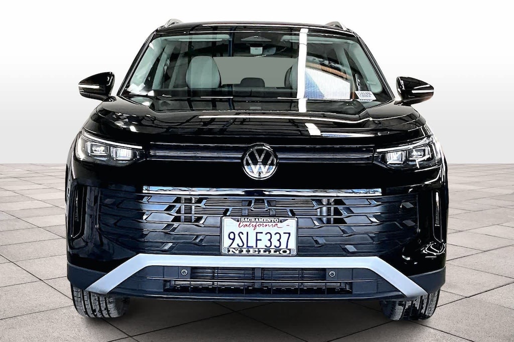 Used 2025 Volkswagen Tiguan SE