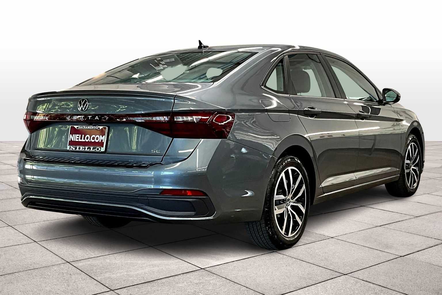 2025 Volkswagen Jetta 1.5T SE photo 4