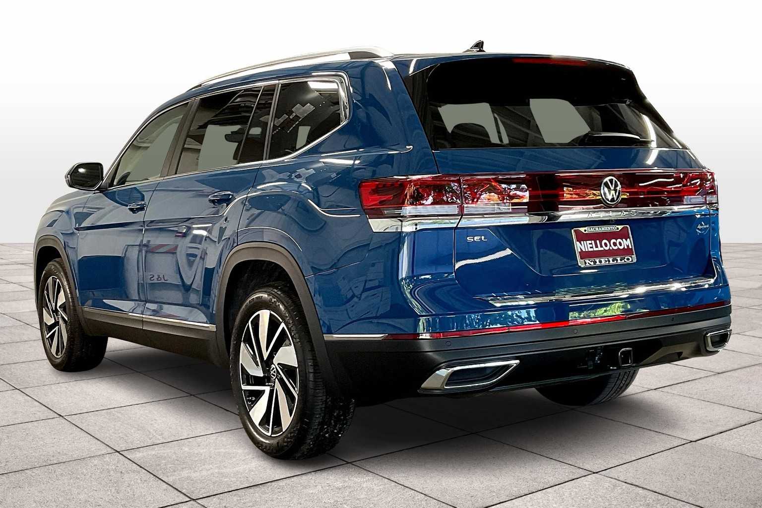 2025 Volkswagen Atlas SEL photo 3