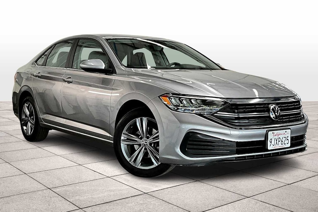 Used 2024 Volkswagen Jetta SE Auto