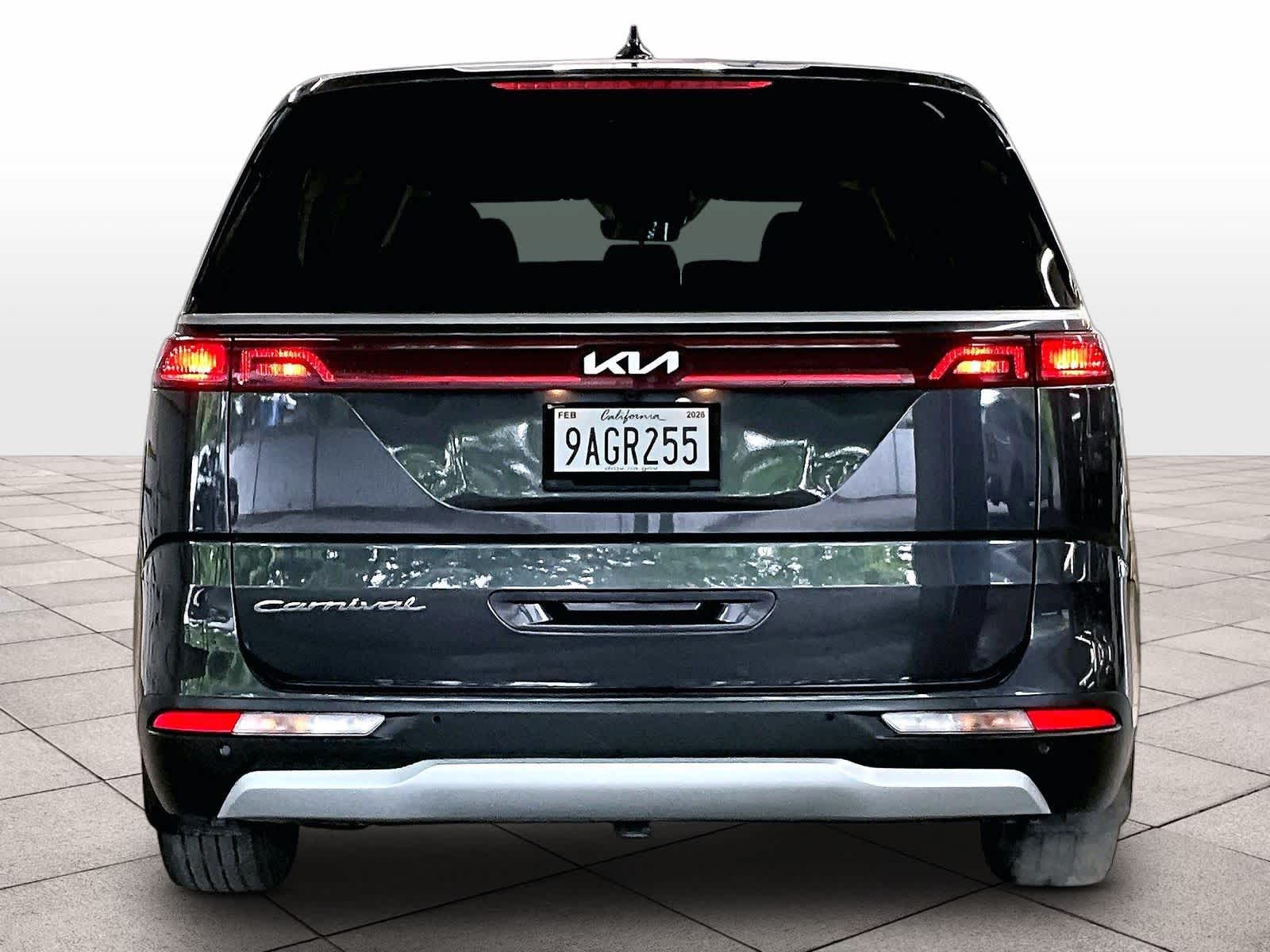 2022 Kia Carnival LXS photo 4